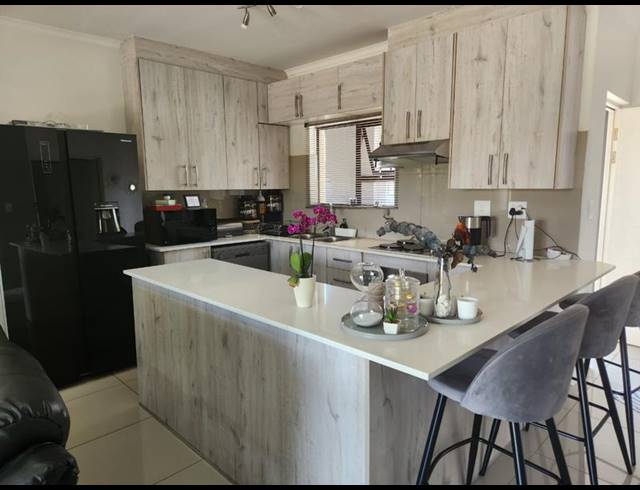 2 BEDROOM APARTMENT FOR SALE IN ILLIONDALE